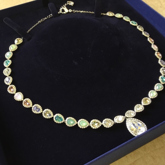 Caption All-Around Necklace - Picture 3 of 13